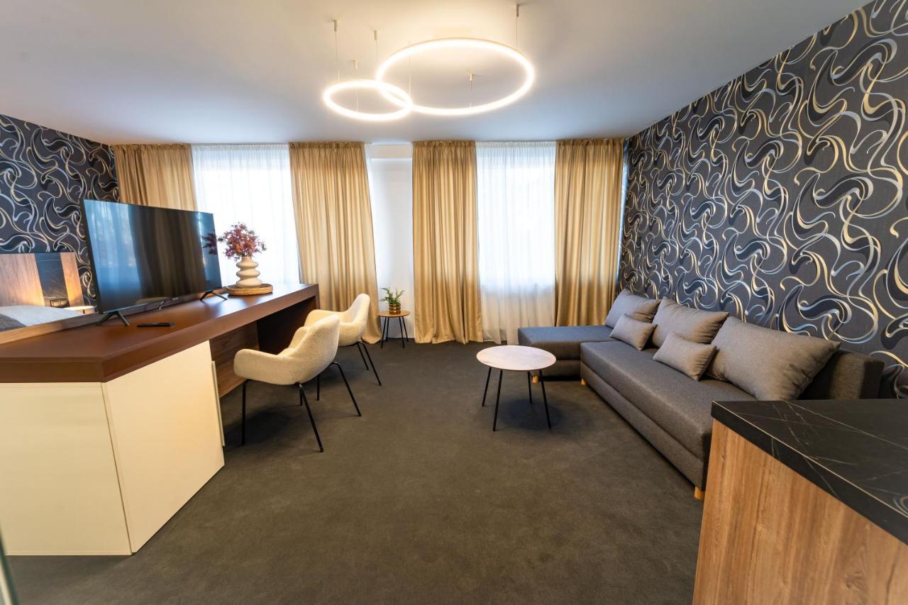 Hotel Zemplin Требишов Экстерьер фото